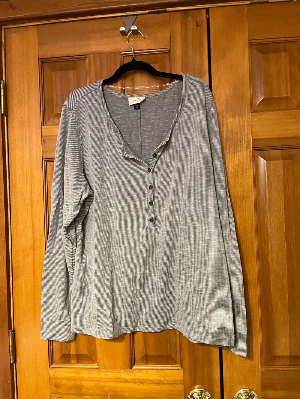 Universal Thread Heather Gray Ribbed Henley Top